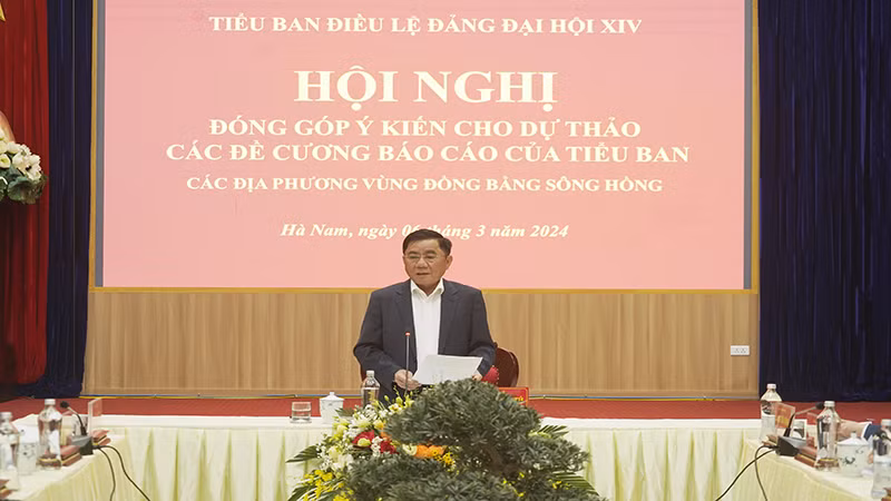 Đồng chí Trần Cẩm Tú, Ủy viên Bộ Chính trị, Bí thư Trung ương Đảng, Chủ nhiệm Ủy ban Kiểm tra Trung ương phát biểu tại hội nghị.