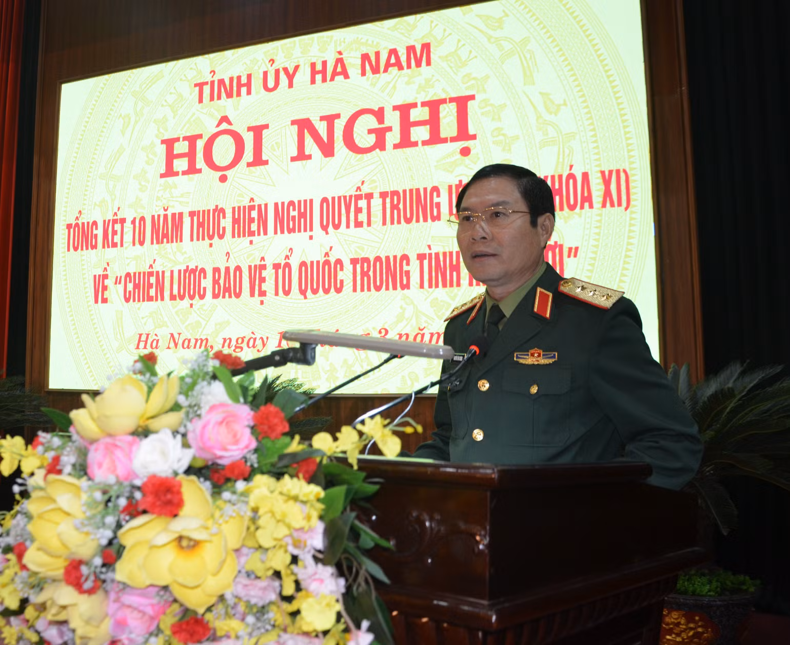 Thượng tướng Nguyễn Tân Cương, Ủy viên Trung ương Đảng, Ủy viên Thường vụ Quân ủy Trung ương, Tổng tham mưu trưởng Quân đội nhân dân Việt Nam, Thứ trưởng Quốc phòng phát biểu chỉ đạo tại hội nghị.