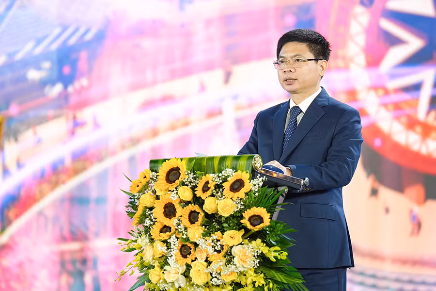 Đồng chí Trương Quốc Huy, Bí thư Tỉnh ủy, Chủ tịch Ủy ban nhân dân tỉnh Hà Nam phát biểu tại buổi lễ.