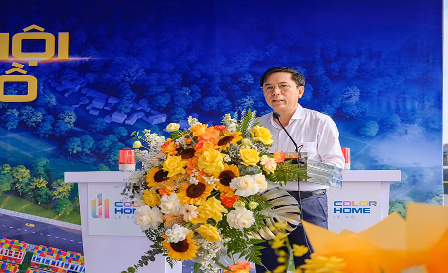 Đồng chí Trần Xuân Dưỡng, Phó Chủ tịch Ủy ban nhân dân tỉnh Hà Nam, phát biểu tại lễ khởi công Dự án Nhà ở xã hội Color Home Lê Hồ.