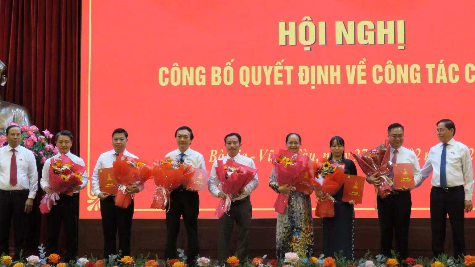 Đồng chí Hoàng Vũ Thảnh giữ chức Giám đốc Sở Tài chính và các Phó Giám đốc Sở Tài chính. Đồng chí Hoàng Vũ Thảnh giữ chức Giám đốc Sở Tài chính và các Phó Giám đốc Sở Tài chính.