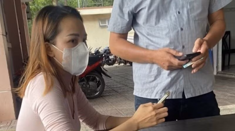 Đối tượng Nguyễn Thị Thắm bị tạm giữ. Đối tượng Nguyễn Thị Thắm bị tạm giữ.