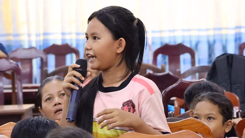 Các em nhỏ tham gia trả lời câu đố vui tại chương trình. (Ảnh: SNV) Các em nhỏ tham gia trả lời câu đố vui tại chương trình. (Ảnh: SNV)