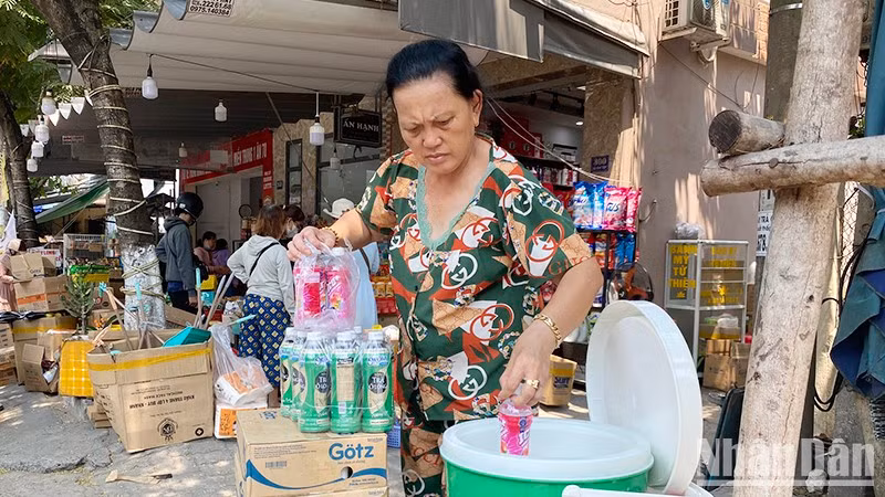 Dự báo, nắng nóng ở Nam Bộ có khả năng kéo dài đến khoảng ngày 10/4. (Ảnh: THANH TÂM) Dự báo, nắng nóng ở Nam Bộ có khả năng kéo dài đến khoảng ngày 10/4. (Ảnh: THANH TÂM)
