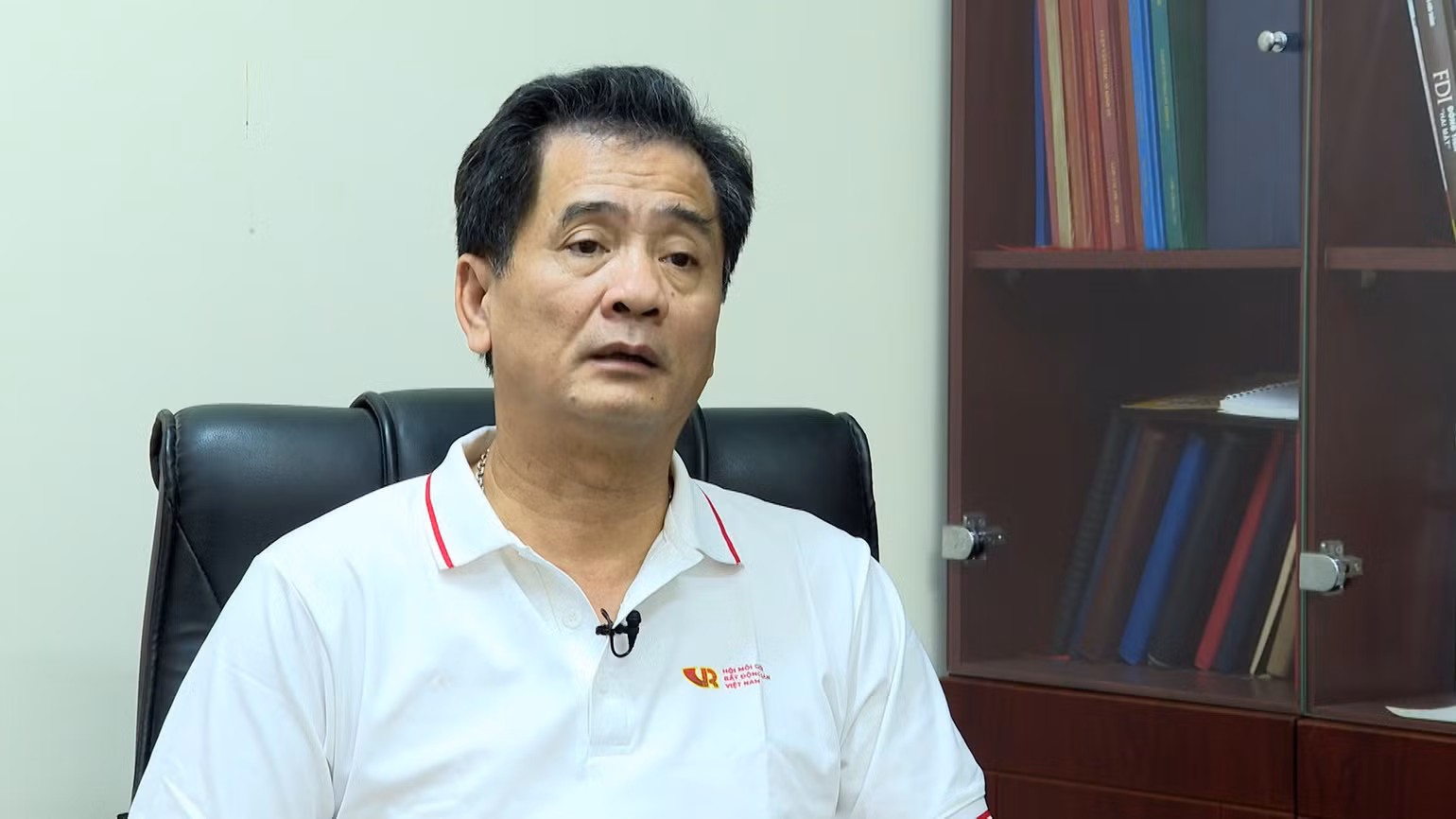 Tiến sĩ Nguyễn Văn Đính, Phó Chủ tịch Hiệp hội Bất động sản Việt Nam. Tiến sĩ Nguyễn Văn Đính, Phó Chủ tịch Hiệp hội Bất động sản Việt Nam.