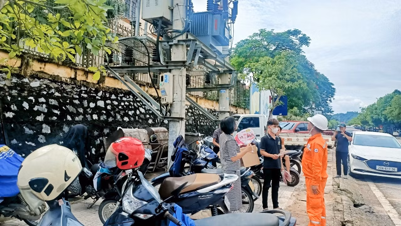 Hệ thống thiết bị điện trên địa bàn tỉnh Thái Nguyên được thường xuyên kiểm tra, duy tu, bảo dưỡng để vận hành ổn định.