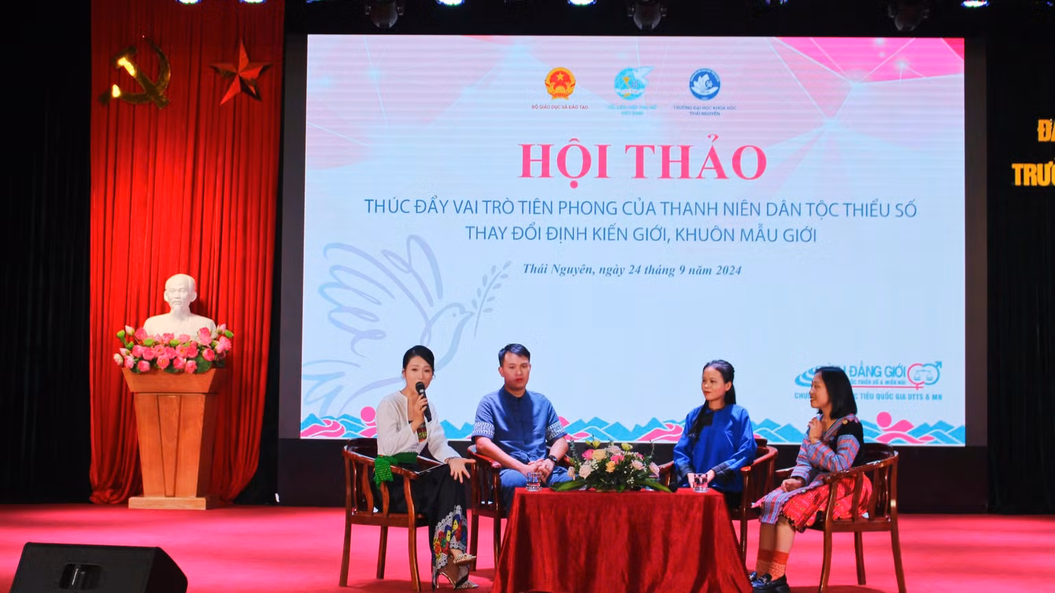 Diễn giả tại hội thảo là những người tiên phong thúc đẩy thay đổi khuôn mẫu giới, xóa bỏ định kiến giới tại vùng đồng bào dân tộc thiểu số.