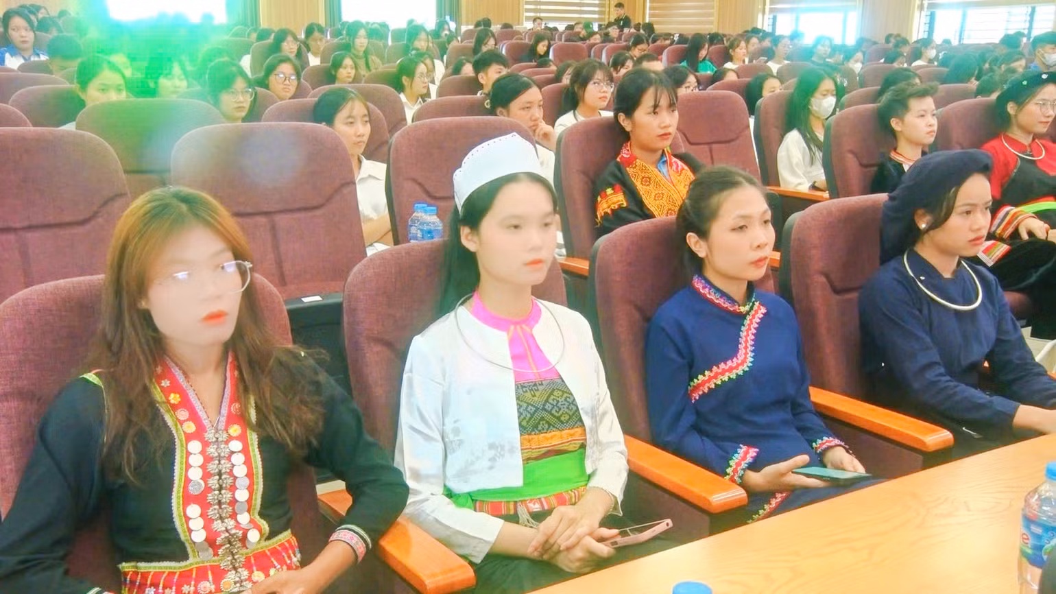 Sinh viên dân tộc thiểu số có kiến thức, nhiệt huyết, là những người đi đầu tuyên truyền, vận động thay đổi khuôn mẫu, xóa bỏ định kiến giới ở vùng dân tộc thiểu số.