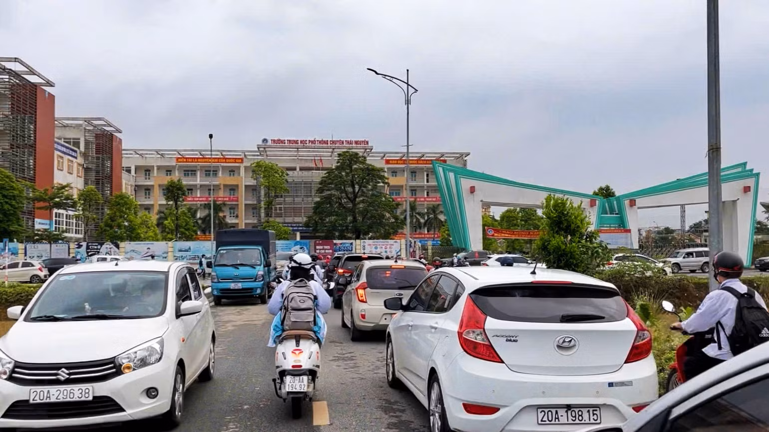 Cuộc sống người dân Thái Nguyên dần trở lại nhịp độ thường lệ. Cuộc sống người dân Thái Nguyên dần trở lại nhịp độ thường lệ.