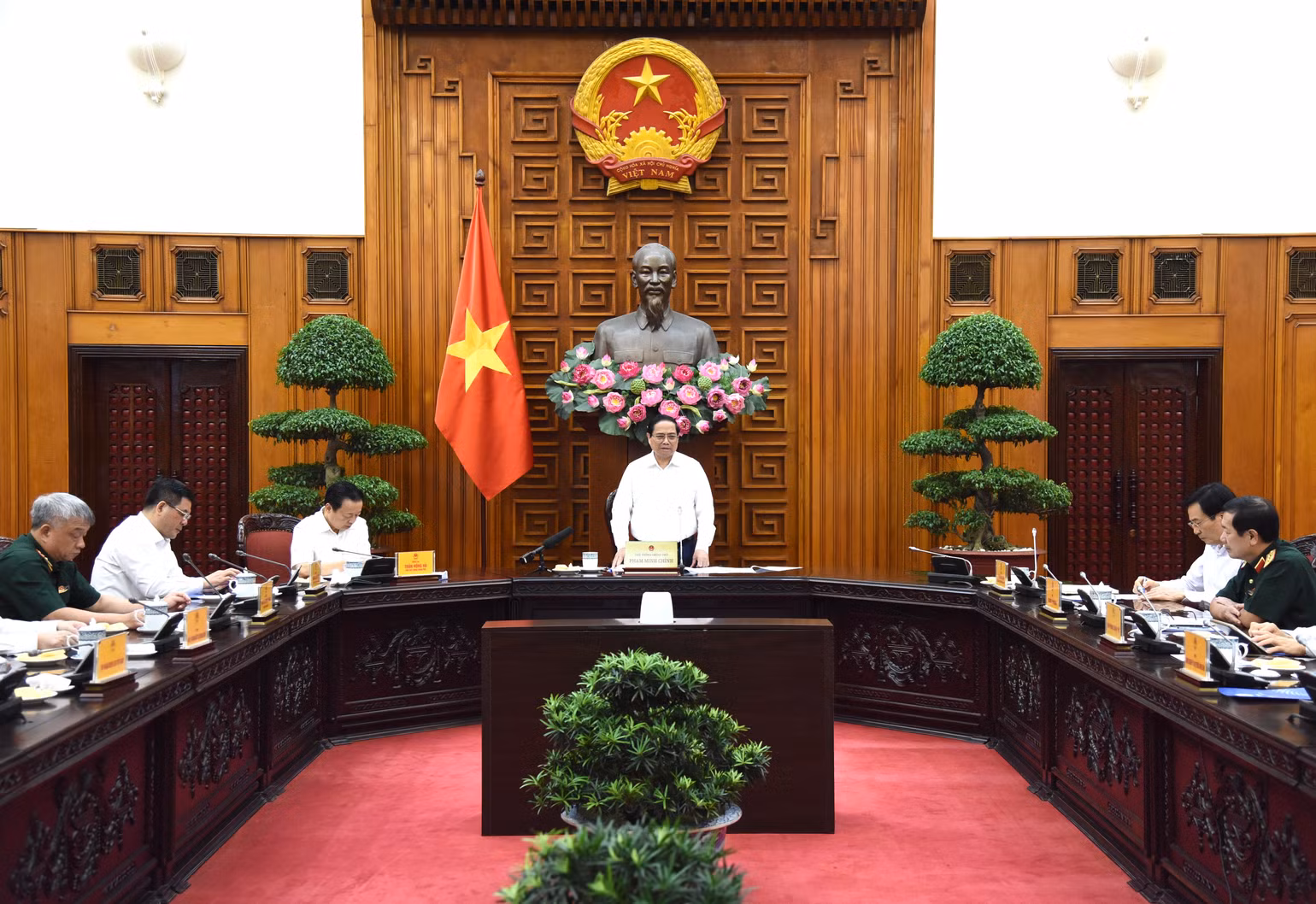 Quang cảnh cuộc họp.