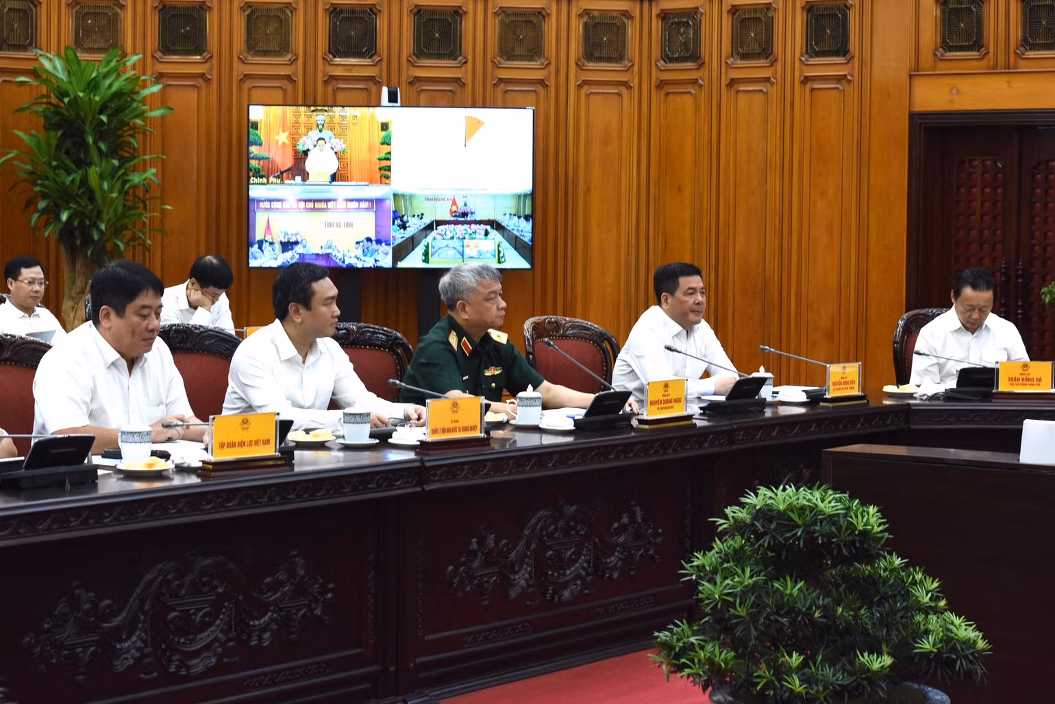 Đại diện lãnh đạo các bộ, ban, ngành tham dự cuộc họp.