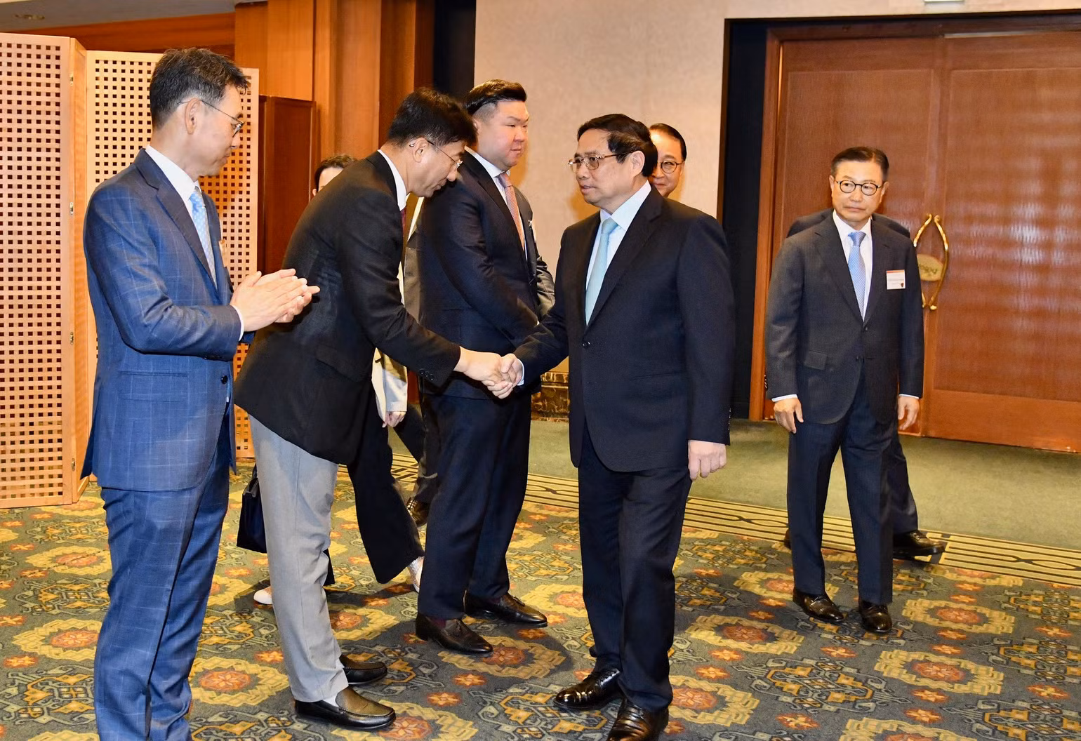 Thủ tướng Phạm Minh Chính tới dự tọa đàm với các tập đoàn, doanh nghiệp lớn của Hàn Quốc. Thủ tướng Phạm Minh Chính tới dự tọa đàm với các tập đoàn, doanh nghiệp lớn của Hàn Quốc.