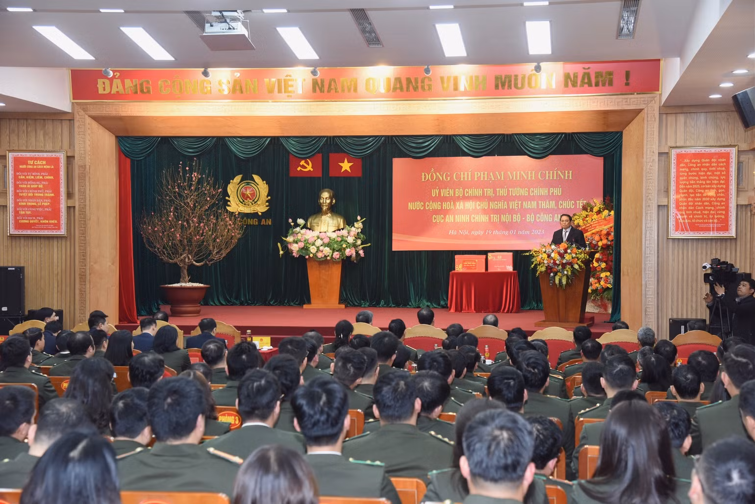 Quang cảnh buổi lễ. Quang cảnh buổi lễ.