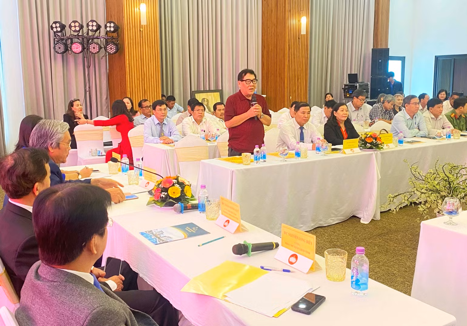 Đại diện kiều bào phát biểu bày tỏ sự phấn khởi khi nhìn thấy tỉnh thay đổi diện mạo ngày càng văn minh, hiện đại và đồng hành với kiều bào khi về đầu tư các dự án tại tỉnh, hoạt động kinh doanh đạt hiệu quả như mong muốn. Đại diện kiều bào phát biểu bày tỏ sự phấn khởi khi nhìn thấy tỉnh thay đổi diện mạo ngày càng văn minh, hiện đại và đồng hành với kiều bào khi về đầu tư các dự án tại tỉnh, hoạt động kinh doanh đạt hiệu quả như mong muốn.