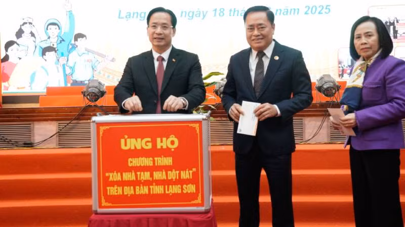 Lãnh đạo Tỉnh Lạng Sơn ủng hộ chương trình: Xóa nhà tạm, nhà dột nát trên địa bàn tỉnh. Lãnh đạo Tỉnh Lạng Sơn ủng hộ chương trình: Xóa nhà tạm, nhà dột nát trên địa bàn tỉnh.