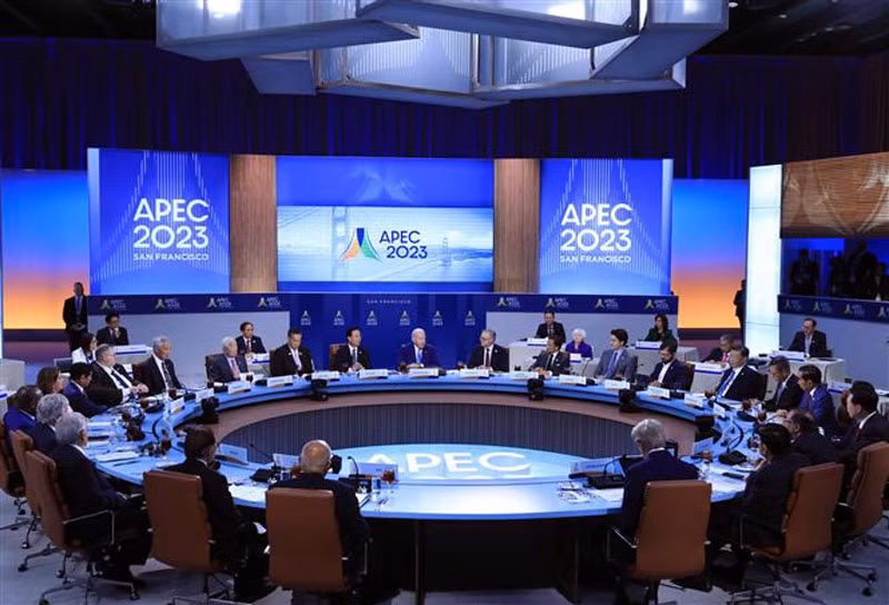 Chủ tịch nước Võ Văn Thưởng và các Nhà lãnh đạo APEC tại buổi làm việc. (Ảnh: TTXVN)