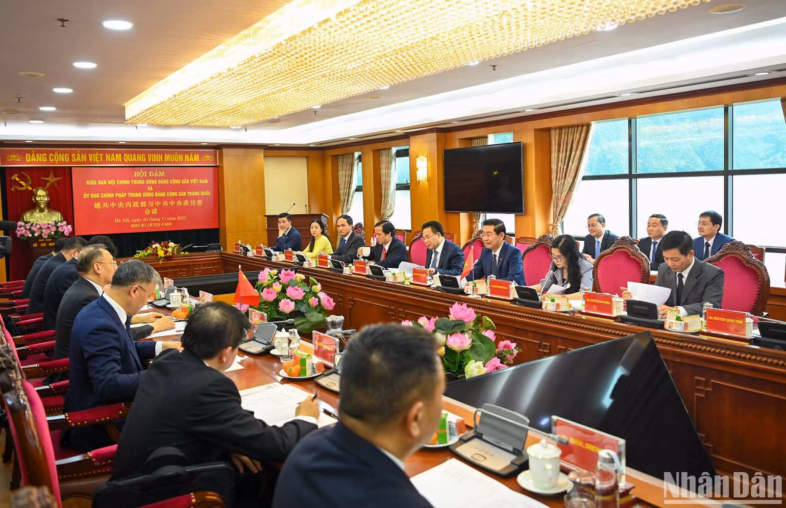 Quang cảnh buổi hội đàm giữa Ban Nội chính Trung ương Đảng Cộng sản Việt Nam và Ủy ban Chính pháp Trung ương Đảng Cộng sản Trung Quốc. Quang cảnh buổi hội đàm giữa Ban Nội chính Trung ương Đảng Cộng sản Việt Nam và Ủy ban Chính pháp Trung ương Đảng Cộng sản Trung Quốc.
