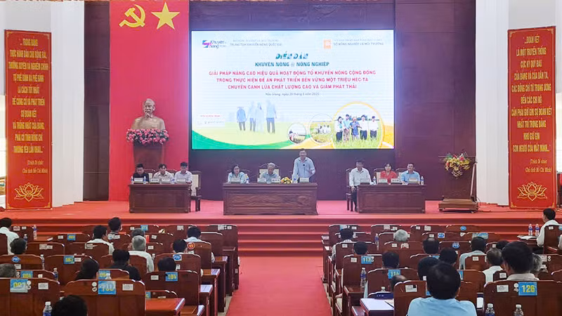 Quang cảnh Diễn đàn.