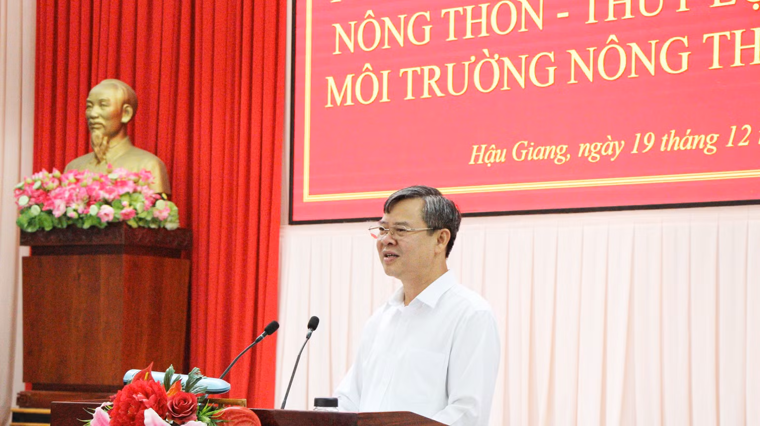 Phó Chủ tịch Thường trực Ủy ban nhân dân tỉnh Hậu Giang Trương Cảnh Tuyên phát biểu tại hội nghị.