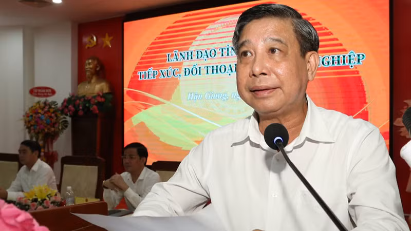 Chủ tịch Ủy ban nhân dân tỉnh Hậu Giang, Đồng Văn Thanh phát biểu tại buổi đối thoại.