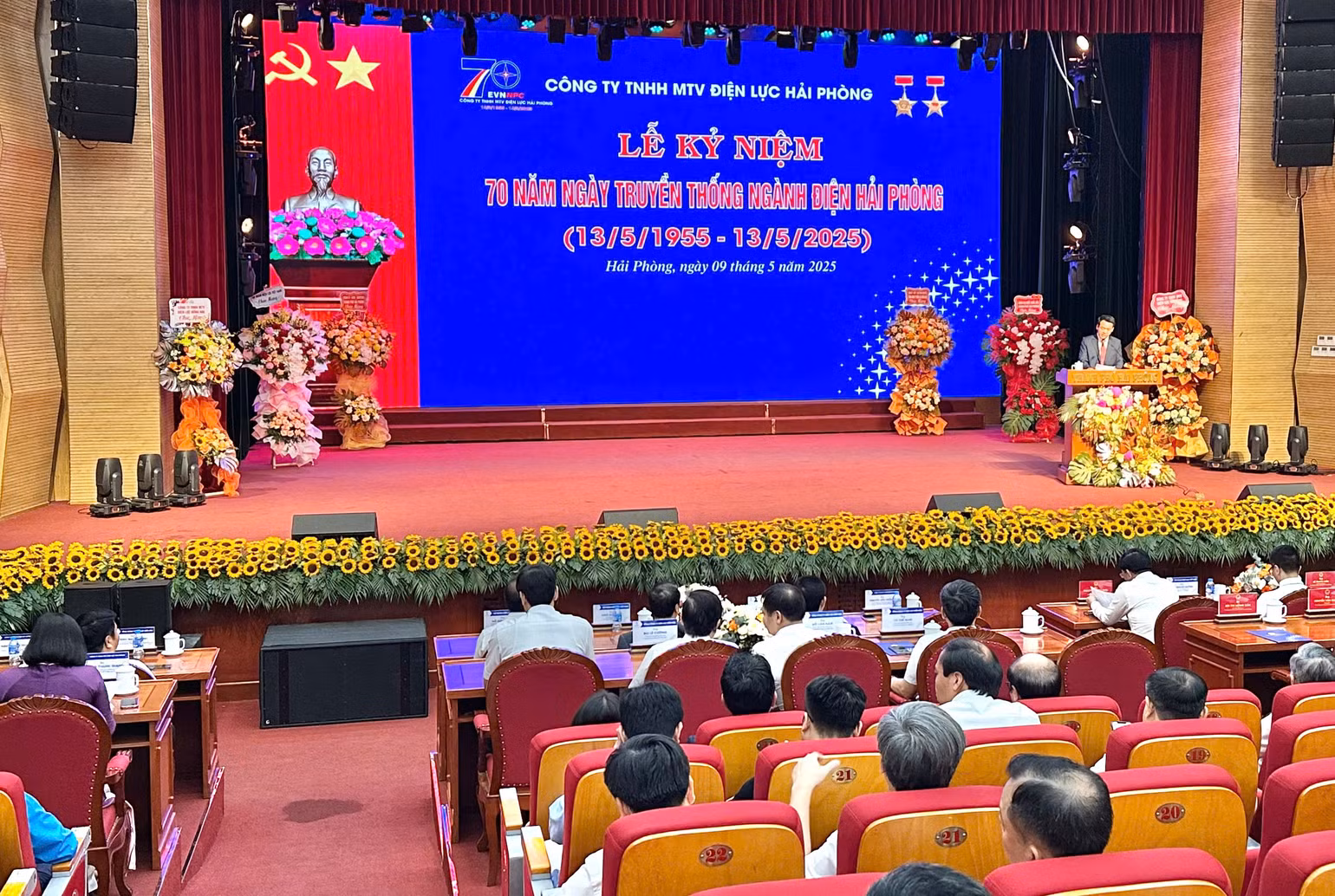 Quang cảnh lễ kỷ niệm. Quang cảnh lễ kỷ niệm.