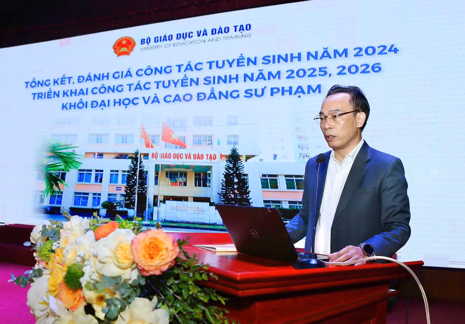 Thứ trưởng Giáo dục và Đào tạo Hoàng Minh Sơn phát biểu chỉ đạo tại hội nghị.