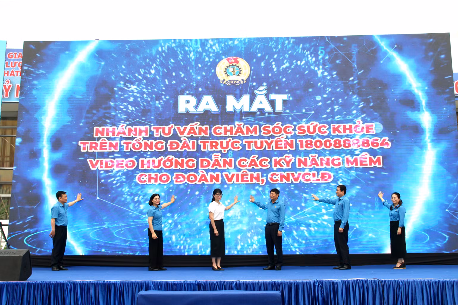 Ra mắt Tổng đài trực tuyến 1800888864. Ra mắt Tổng đài trực tuyến 1800888864.