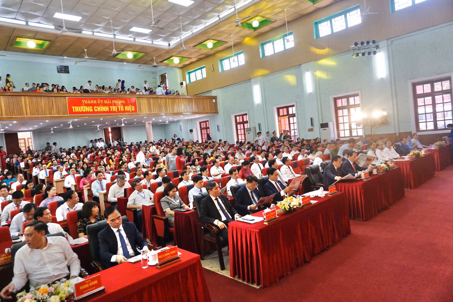 142 giảng viên tiêu biểu đến từ các tỉnh, thành phố và các trường chính trị.