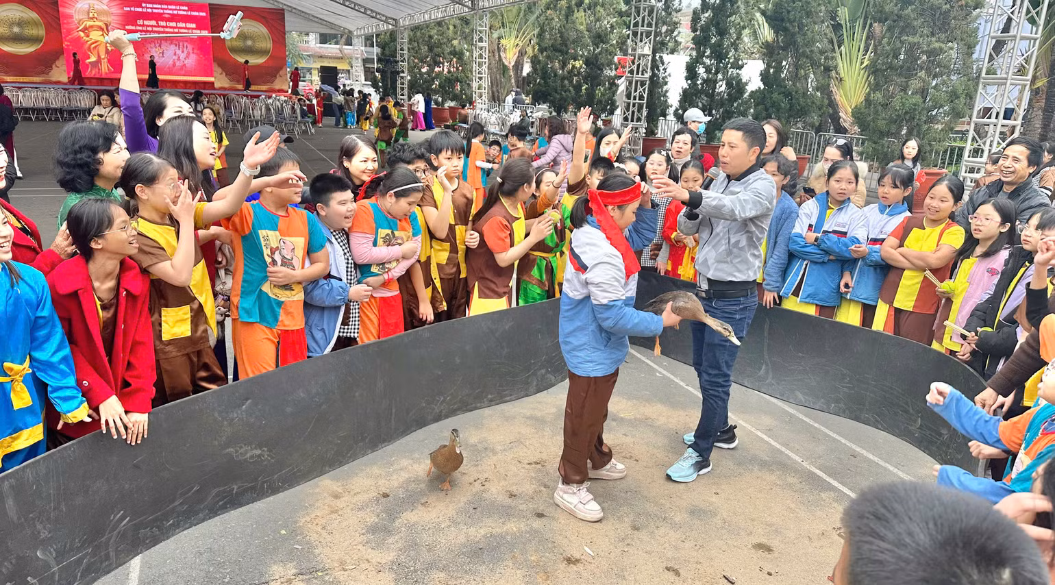 Học sinh được trải nghiệm các trò chơi dân gian.