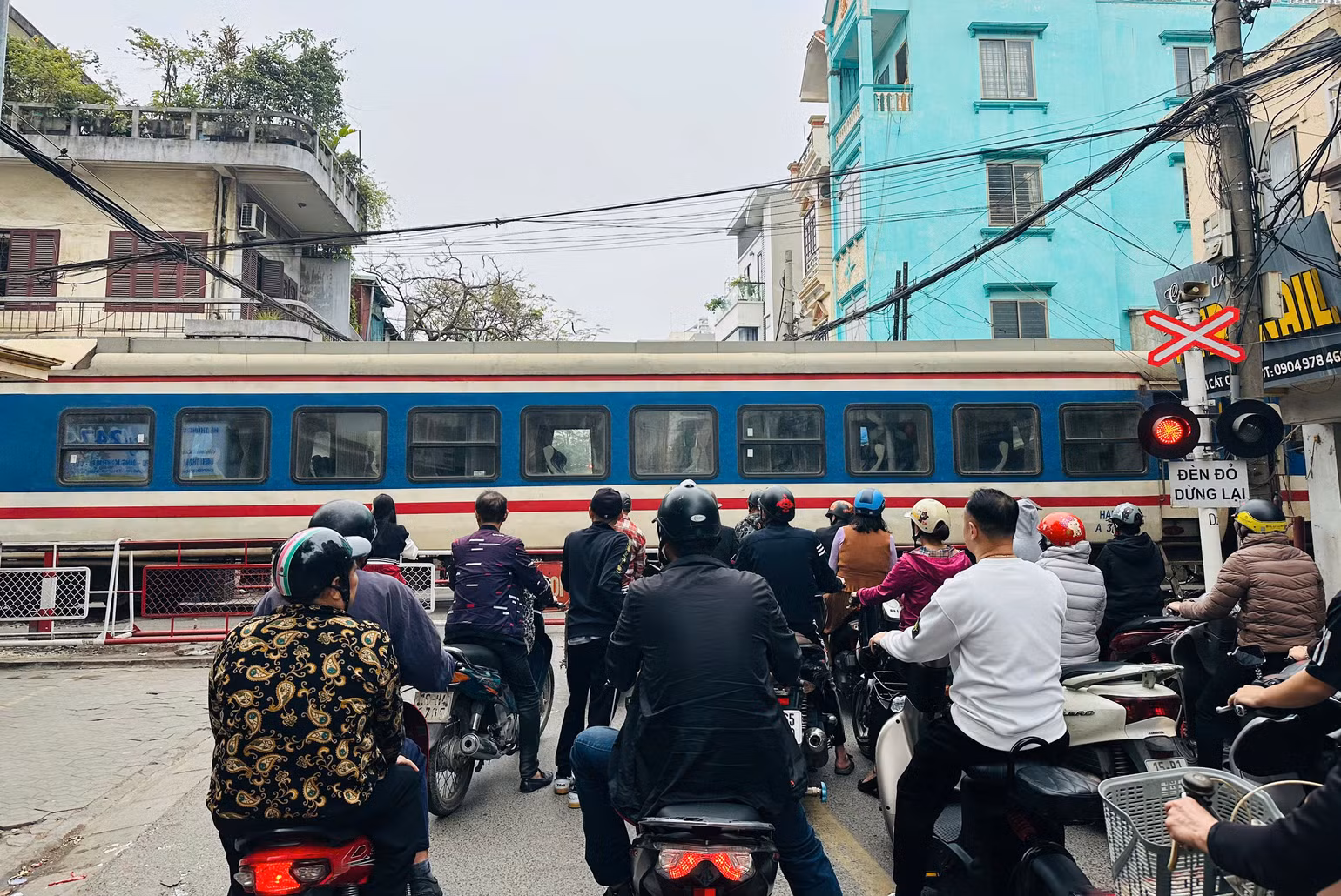 Du khách được kết hợp di chuyển bằng tàu hỏa và tham quan thành phố Hải Phòng.