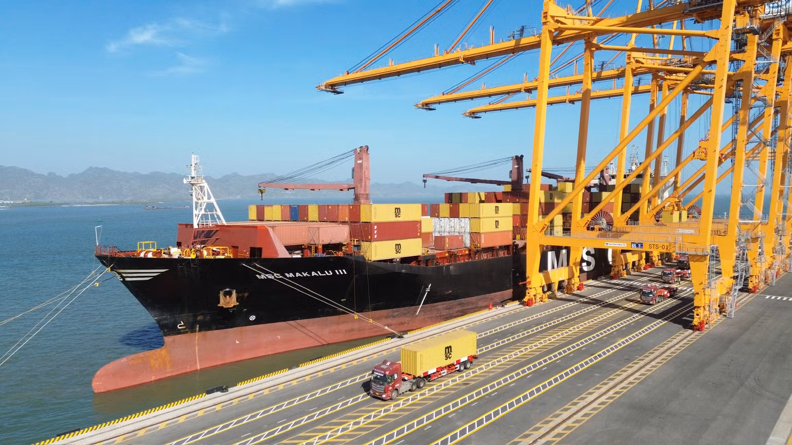 Chuyến tàu thương mại đầu tiên cập bến tại cầu số 3, 4 của Cảng Quốc tế TIL Cảng Hải Phòng.