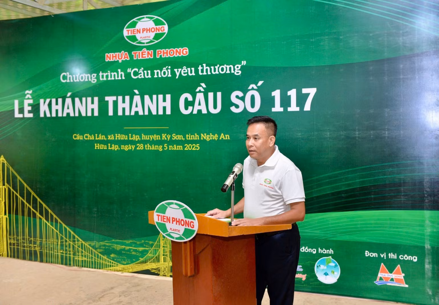 Ông Trần Trọng Nghĩa, Tổng Giám đốc Công ty trách nhiệm hữu hạn Nhựa Thiếu niên Tiền Phong miền trung. Ông Trần Trọng Nghĩa, Tổng Giám đốc Công ty trách nhiệm hữu hạn Nhựa Thiếu niên Tiền Phong miền trung.