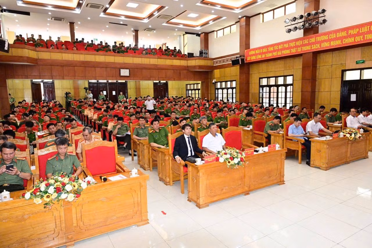 Các đại biểu tham dự hội nghị.