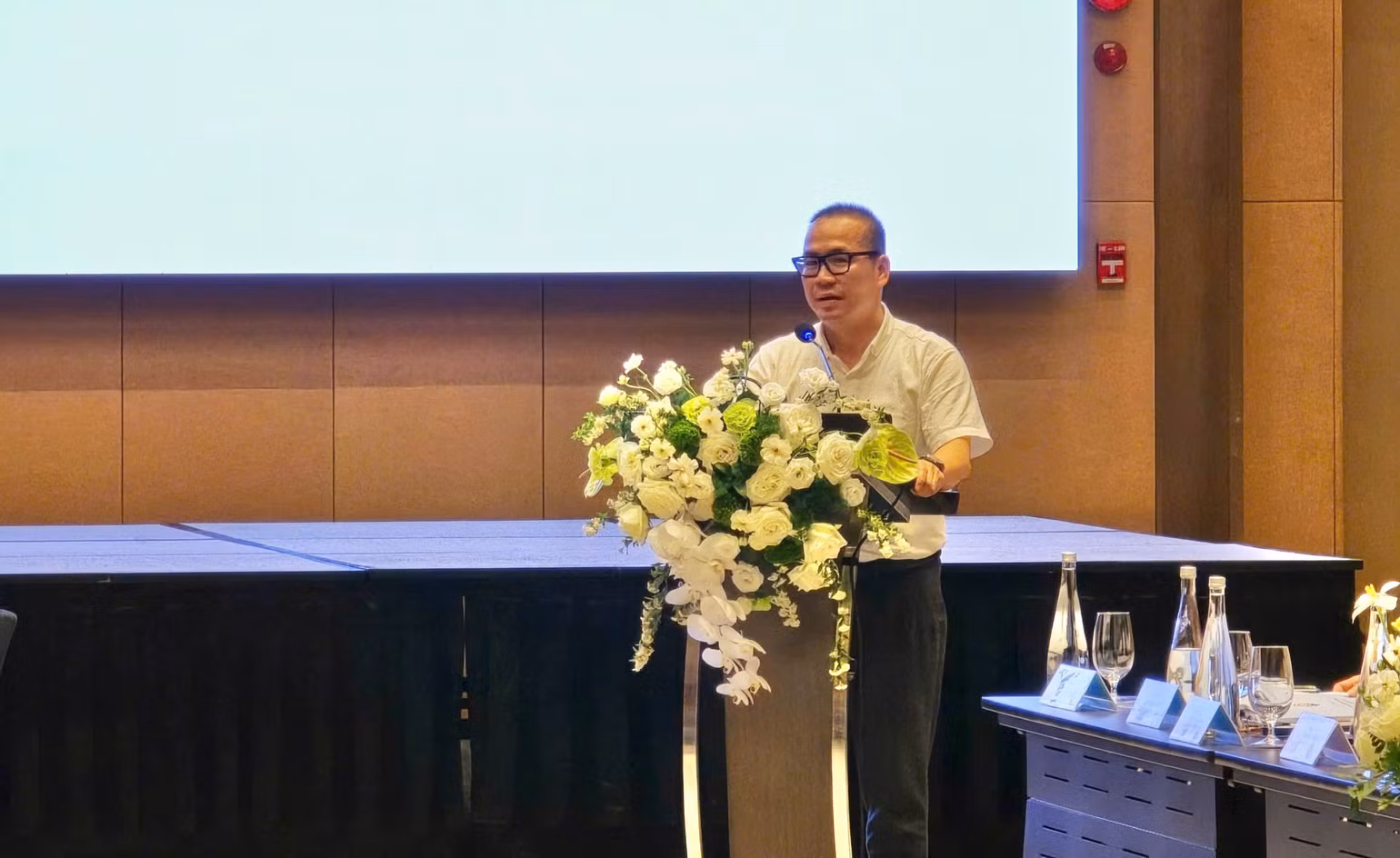 PGS.TS. Phạm Hồng Long, Trưởng Khoa Du lịch học, Trường Đại học Khoa học Xã hội và Nhân văn phát biểu tại Hội thảo. PGS.TS. Phạm Hồng Long, Trưởng Khoa Du lịch học, Trường Đại học Khoa học Xã hội và Nhân văn phát biểu tại Hội thảo.