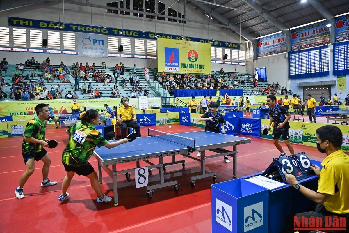 Vượt qua 2 tay vợt tên tuổi Lê Tiến Đạt và Nguyễn Bạch Thanh Thư tại vòng 1 nội dung đôi nam nữ, cặp đôi Đinh Anh Hoàng và Trần Mai Ngọc lọt vào vòng hai gặp cặp đôi Trương Ngọc Khanh và Trần Bùi Gia Mân.