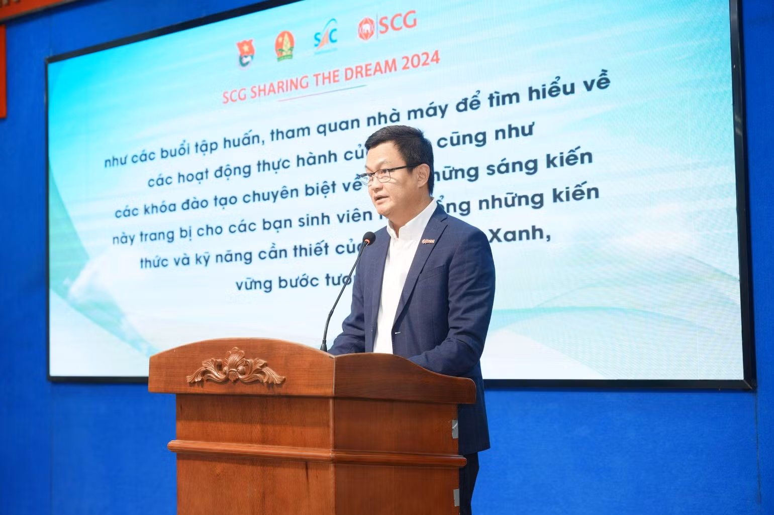 Ông Praween Wirotpan khẳng định tầm quan trọng của việc ưu tiên các sáng kiến giảm bất bình đẳng xã hội, đặc biệt thông qua giáo dục, với chương trình Sharing the Dream là một minh chứng tiêu biểu.
