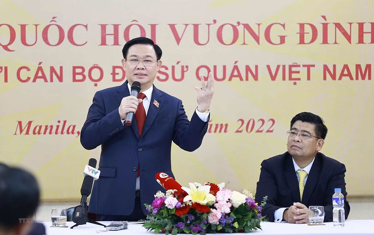 Chủ tịch Quốc hội Vương Đình Huệ phát biểu tại buổi gặp mặt.