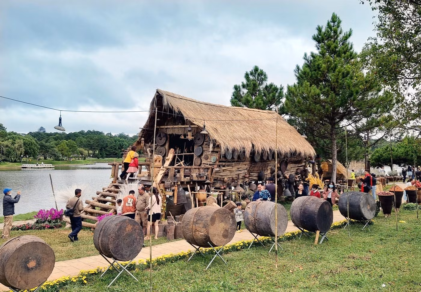 Một góc không gian triển lãm “Thiên đường Tây Nguyên”.