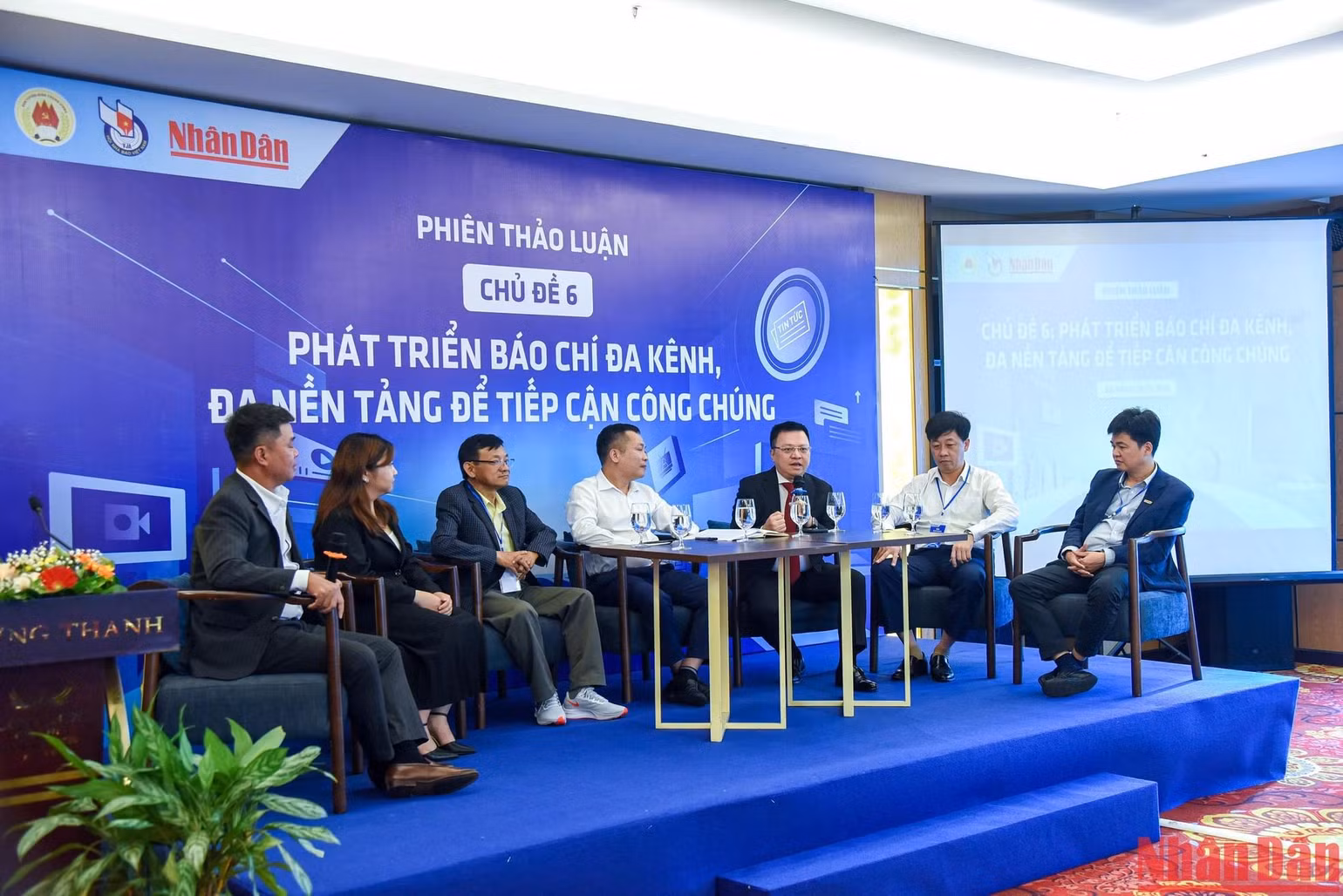 Các đại biểu tham dự phiên thảo luận.