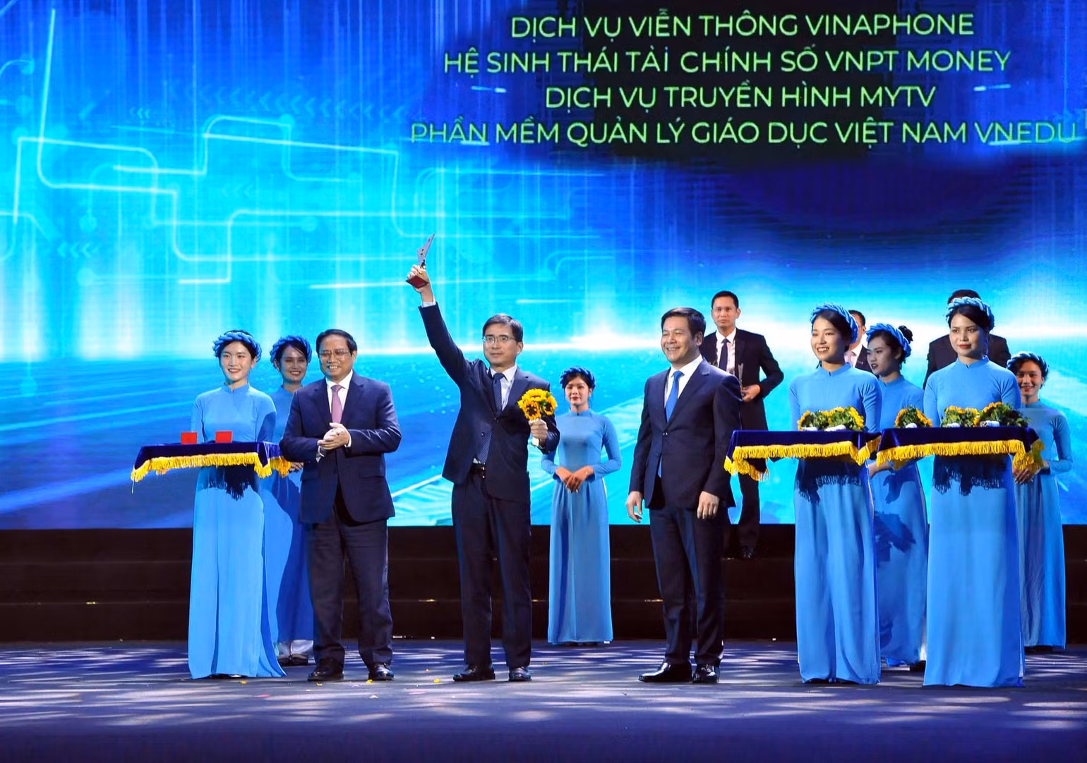 VNPT được vinh danh tại lễ công bố Thương hiệu quốc gia. VNPT được vinh danh tại lễ công bố Thương hiệu quốc gia.