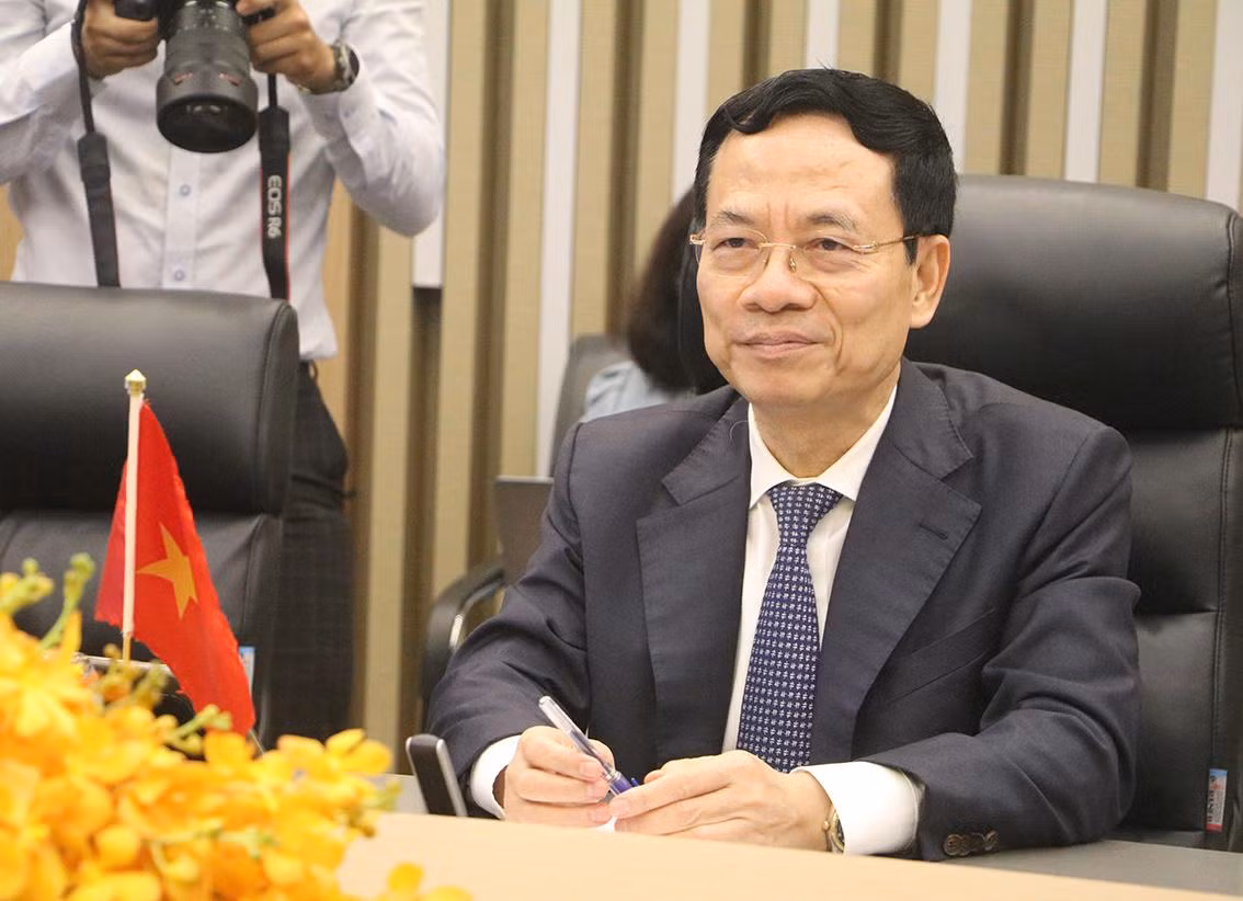 Bộ trưởng Thông tin và Truyền thông Nguyễn Mạnh Hùng. Bộ trưởng Thông tin và Truyền thông Nguyễn Mạnh Hùng.