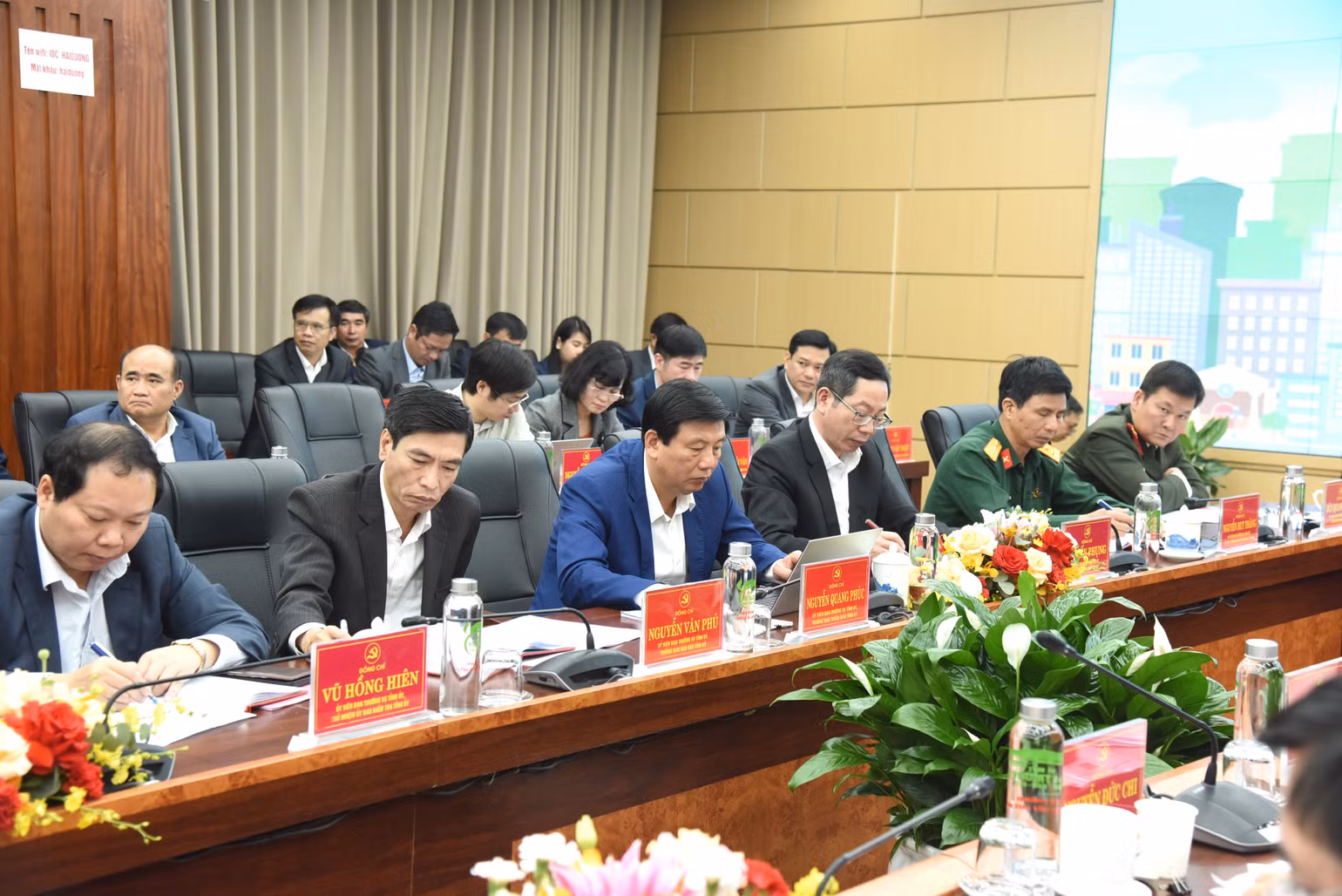Đại diện các cán bộ chủ chốt của tỉnh Hải dương tham dự buổi làm việc. Đại diện các cán bộ chủ chốt của tỉnh Hải dương tham dự buổi làm việc.