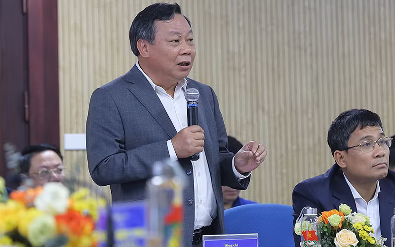 Đồng chí Nguyễn Văn Phong phát biểu ý kiến tại Tọa đàm. Đồng chí Nguyễn Văn Phong phát biểu ý kiến tại Tọa đàm.