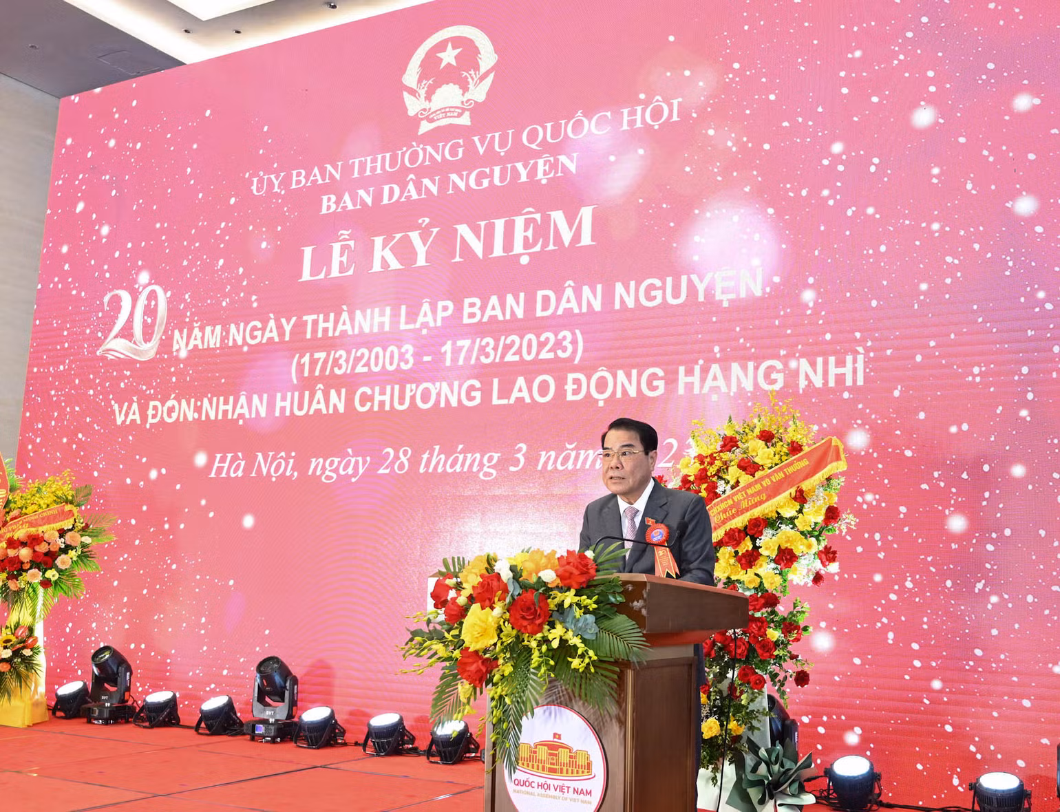 Trưởng Ban Dân nguyện Dương Thanh Bình trình bày diễn văn tại Lễ kỷ niệm. Trưởng Ban Dân nguyện Dương Thanh Bình trình bày diễn văn tại Lễ kỷ niệm.