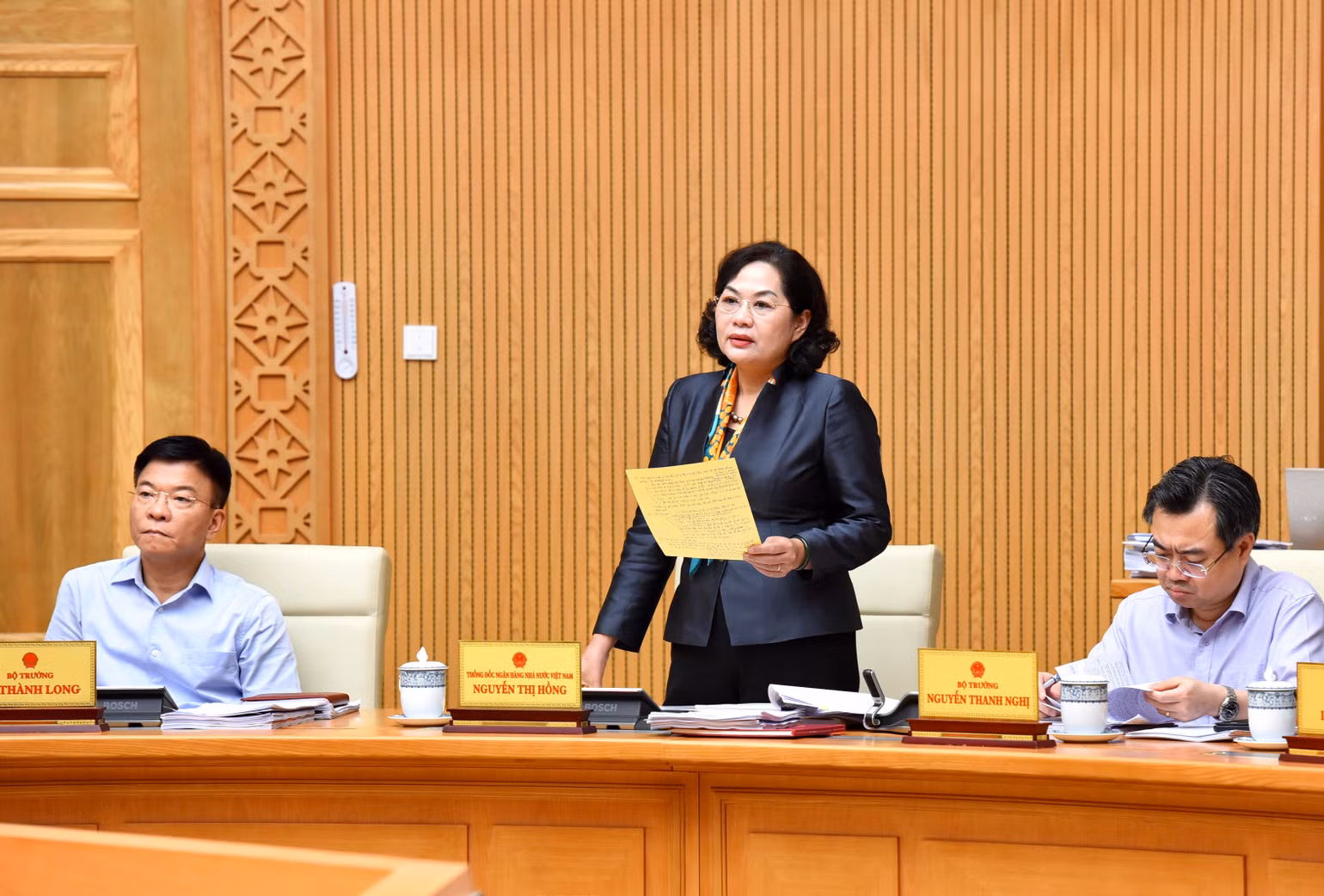 Thống đốc Ngân hàng Nhà nước Việt Nam Nguyễn Thị Hồng phát biểu. Thống đốc Ngân hàng Nhà nước Việt Nam Nguyễn Thị Hồng phát biểu.