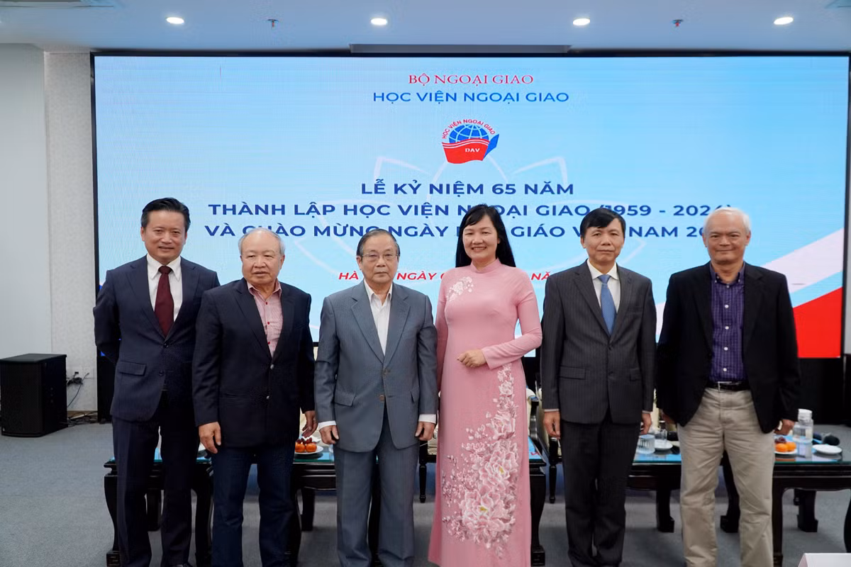 Các thế hệ lãnh đạo Học viện.
