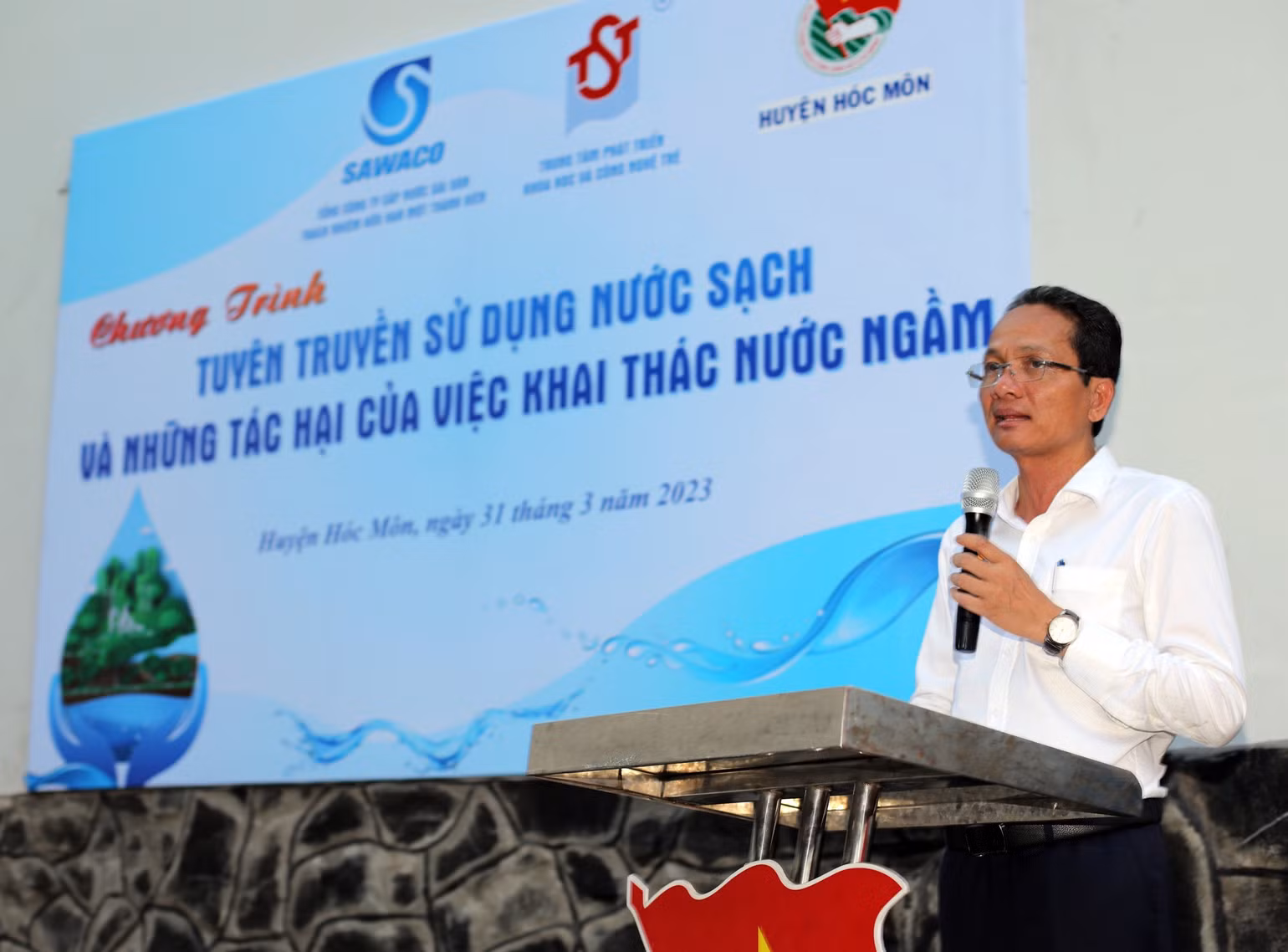 Lãnh đạo Sawaco thông tin và chia sẻ tác hại của việc khai thác nước ngầm quá mức. Lãnh đạo Sawaco thông tin và chia sẻ tác hại của việc khai thác nước ngầm quá mức.