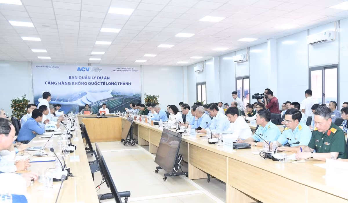 Quang cảnh cuộc họp.