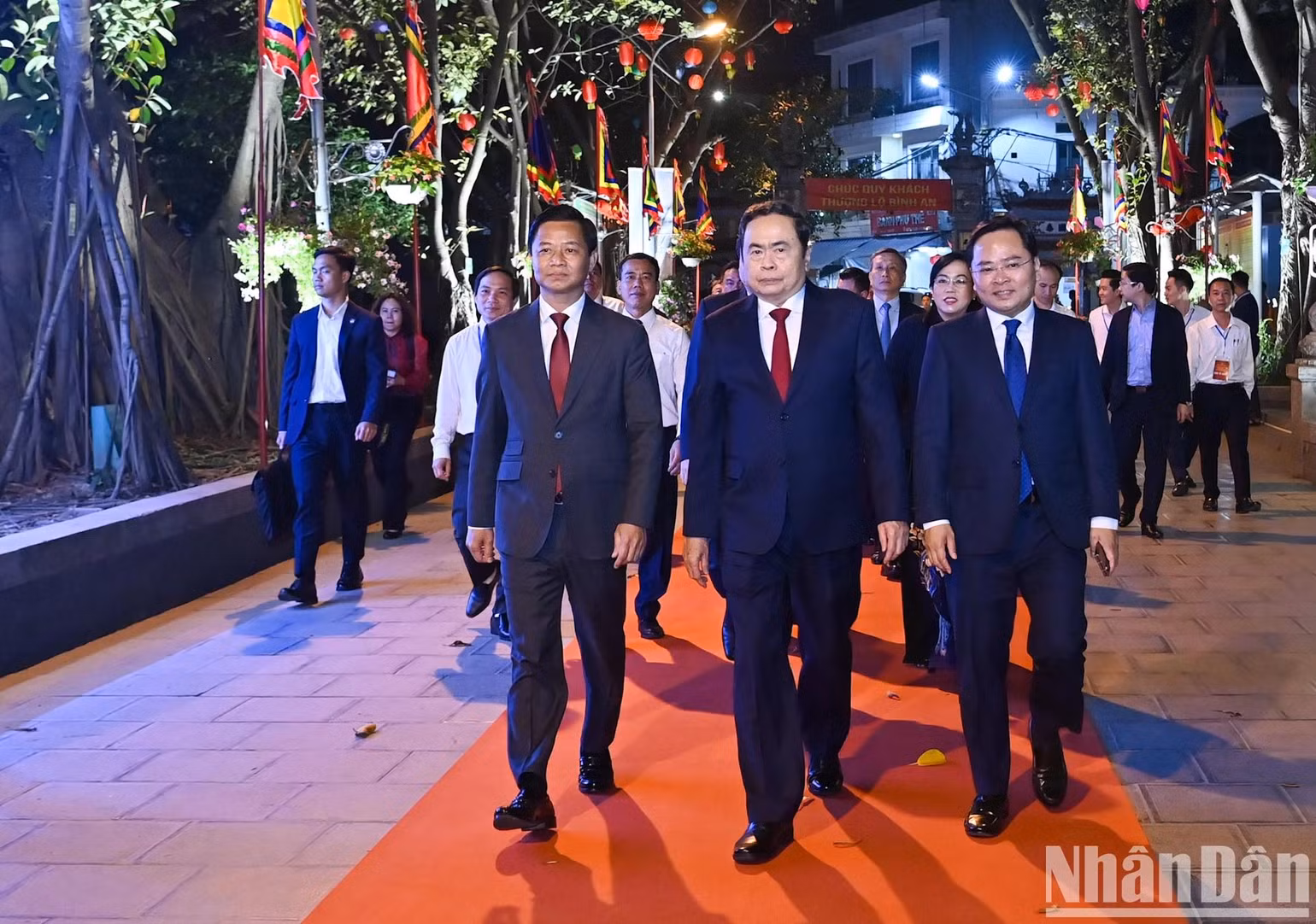 Chủ tịch Quốc hội Trần Thanh Mẫn và lãnh đạo tỉnh Bắc Ninh dự buổi lễ. Chủ tịch Quốc hội Trần Thanh Mẫn và lãnh đạo tỉnh Bắc Ninh dự buổi lễ.