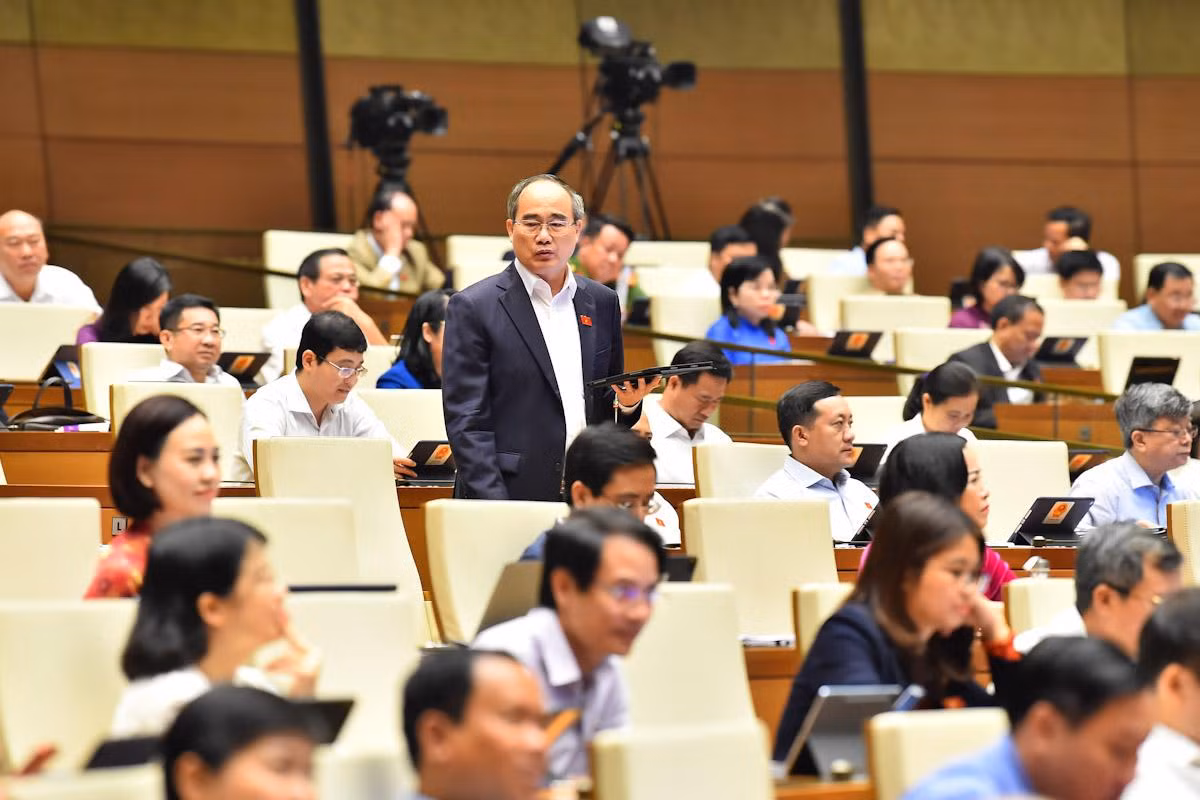 Đại biểu Quốc hội Thành phố Hồ Chí Minh Nguyễn Thiện Nhân phát biểu ý kiến thảo luận.